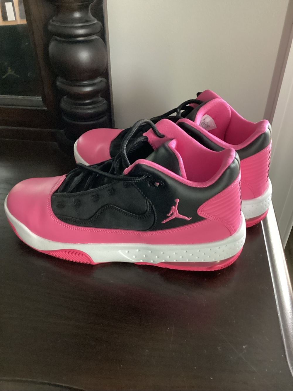 Unisex 6.5Y Max Aura 2 Nike Pink and Black Low-Top Jordans